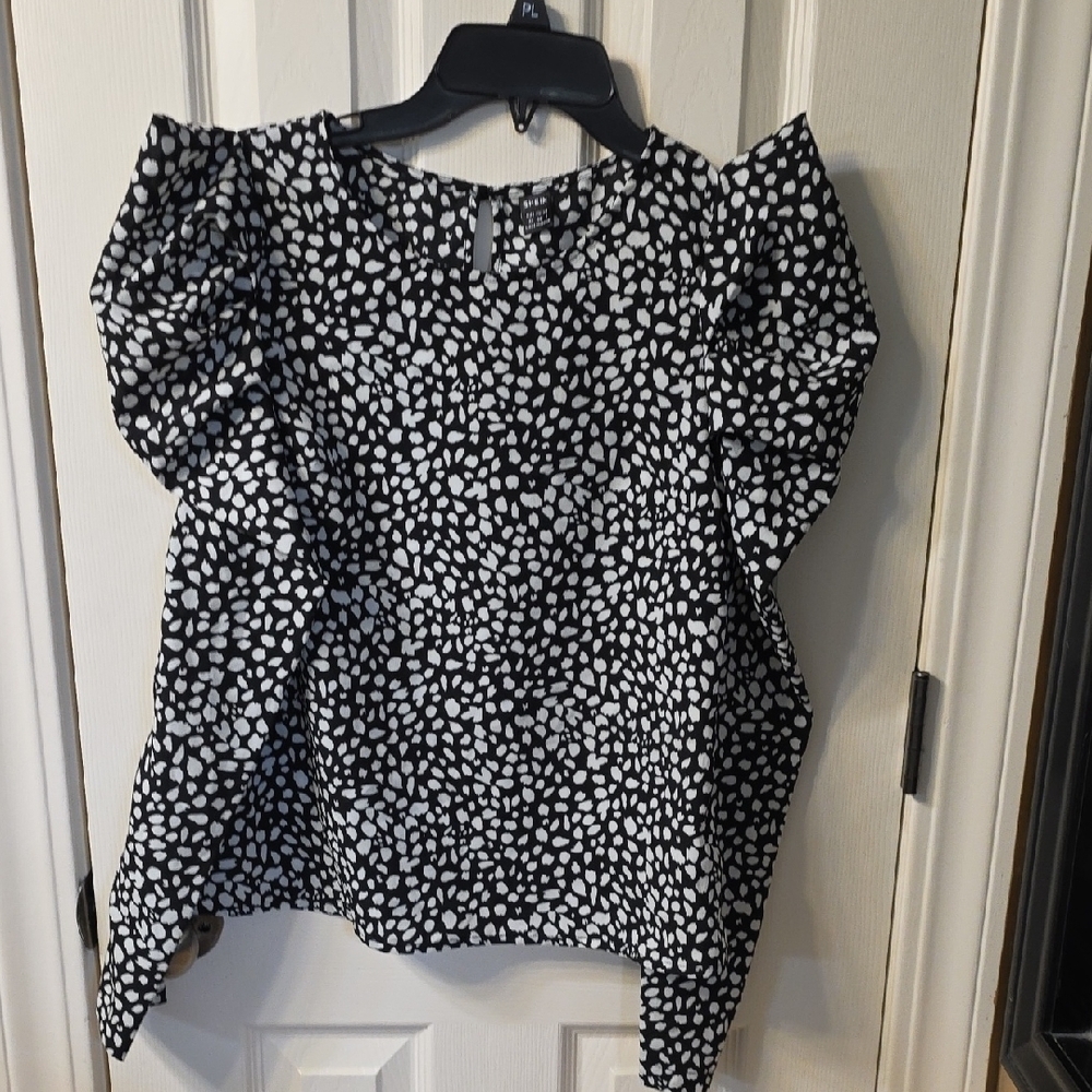 SHEIN Black and White Patterned Blouse